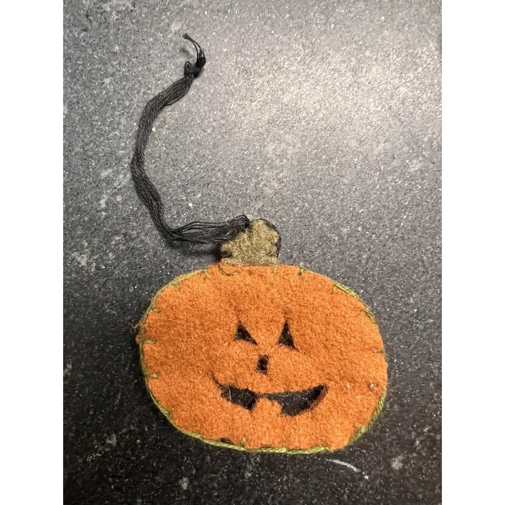 Six‎ Handmade Wool Jack-A-Lantern Pumpkin 🎃 Ornaments 2 Sizes Halloween